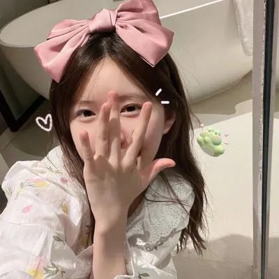 女生向前走